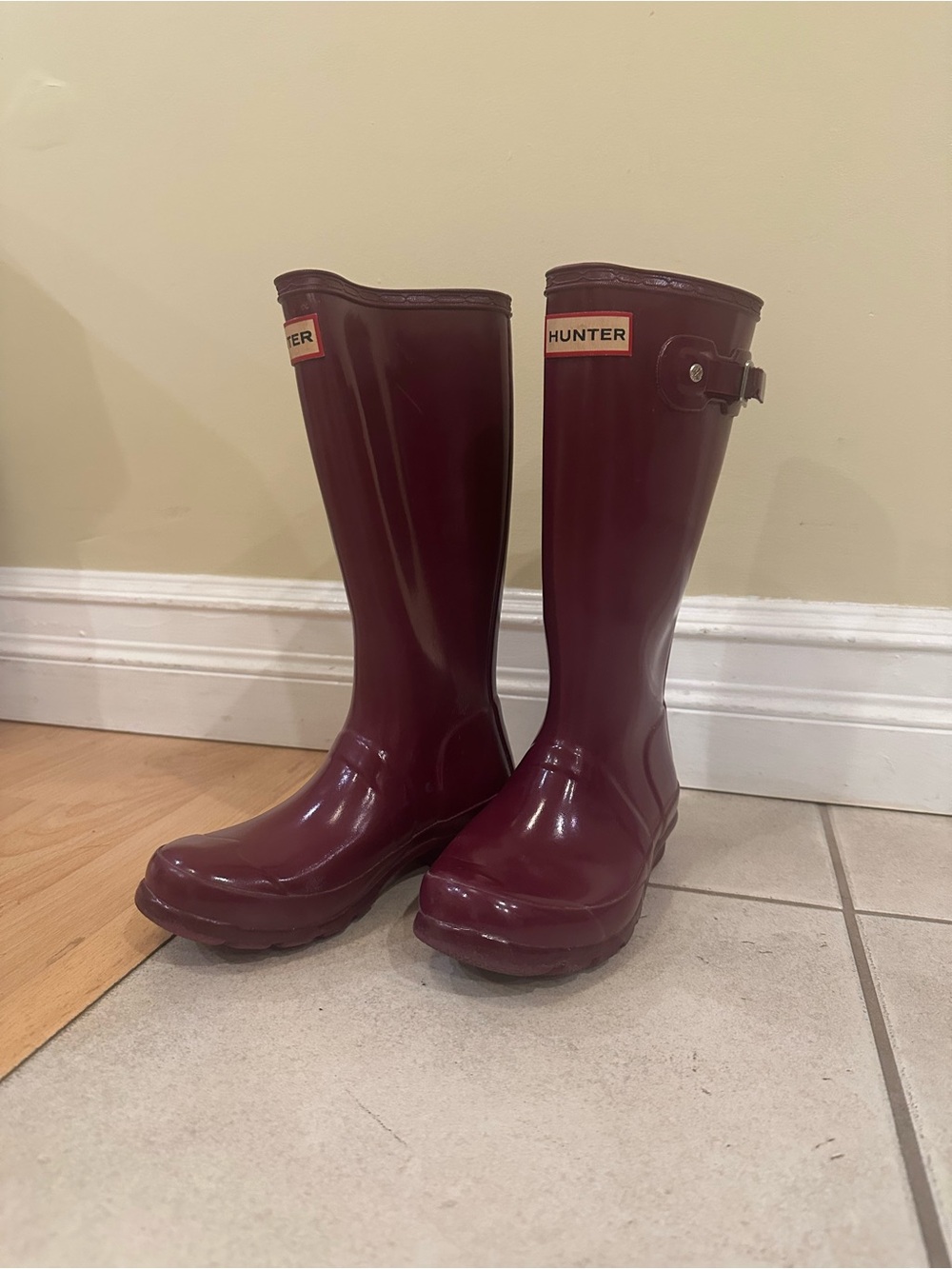Hunter Kids Rain Boots in Glossy Bright Violet